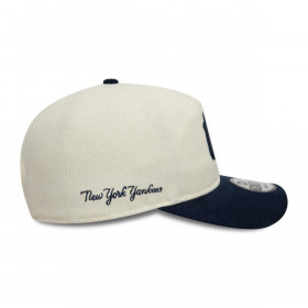 Golfer New York Yankees MLB Side Script Light Beige