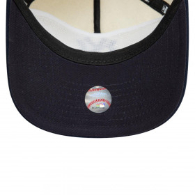 Golfer New York Yankees MLB Side Script Light Beige