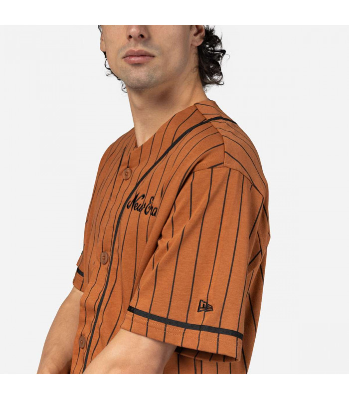 Polera New Era Script Essential Med Brown