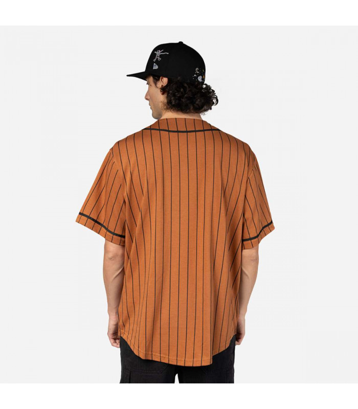 Polera New Era Script Essential Med Brown