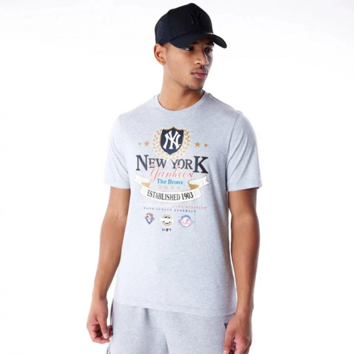 Polera  New York Yankees MLB Badge Graphic Grey Med