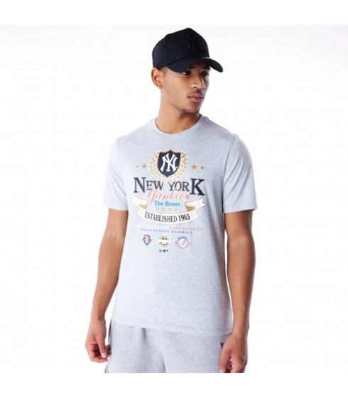 Polera  New York Yankees MLB Badge Graphic Grey Med
