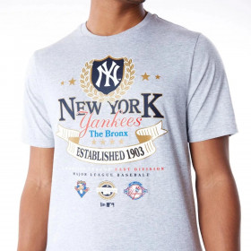 Polera  New York Yankees MLB Badge Graphic Grey Med